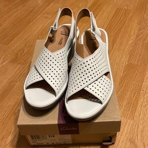 NWT Clark’s Sandals in White, size 8